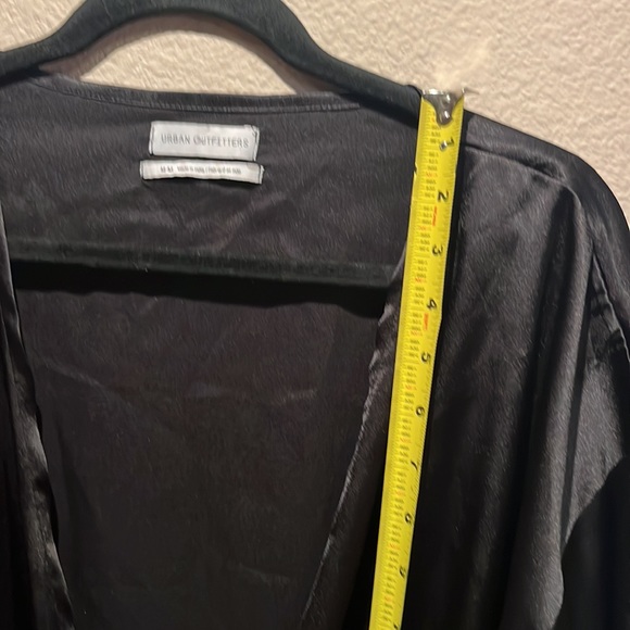 Urban Outfitters Women’s Silk-Like Black Blouse Kimono Style Cardigan Medium - Picture 7 of 9